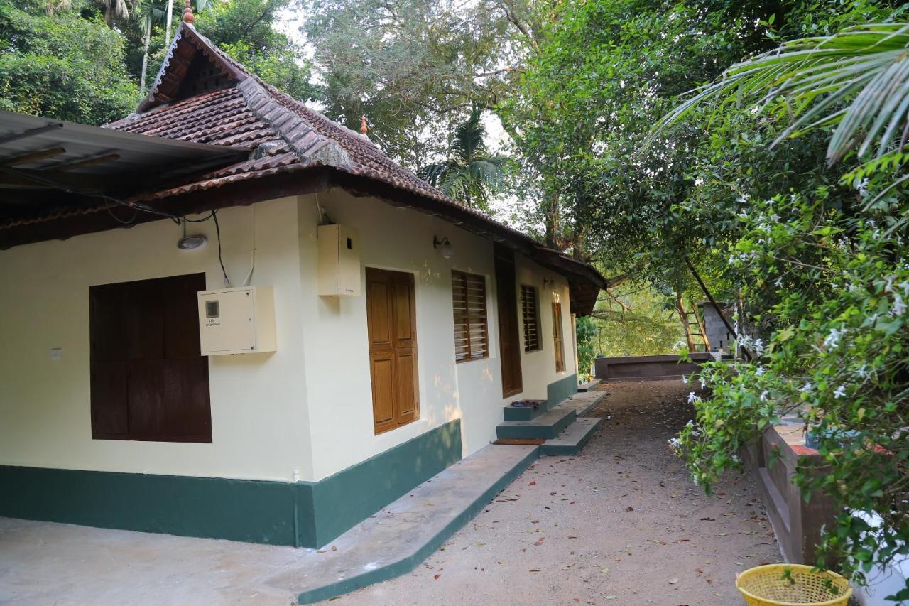 The Mana-Heritage Stay - Chengazhimattam Mana Kottayam Bagian luar foto