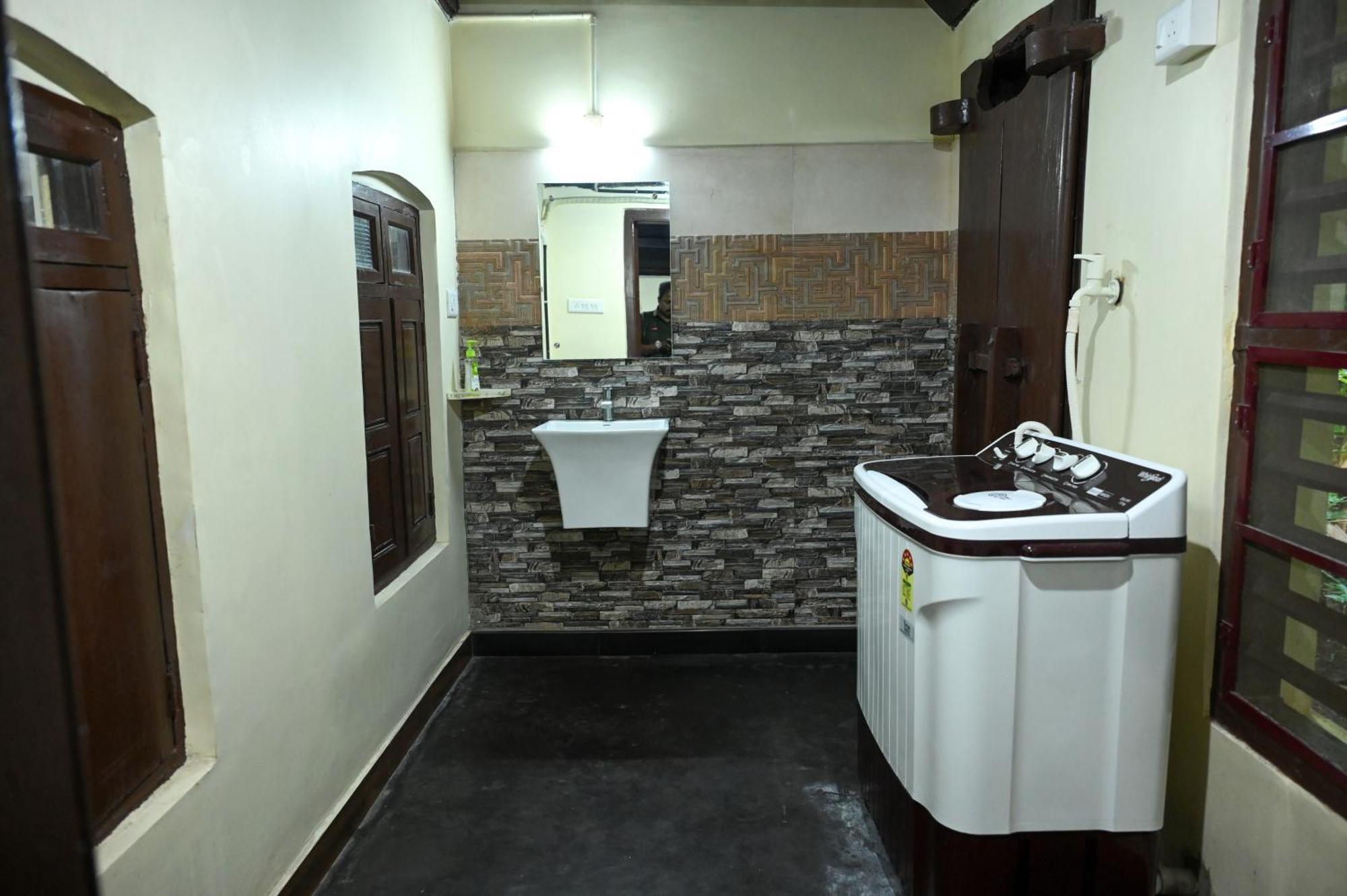 The Mana-Heritage Stay - Chengazhimattam Mana Kottayam Bagian luar foto