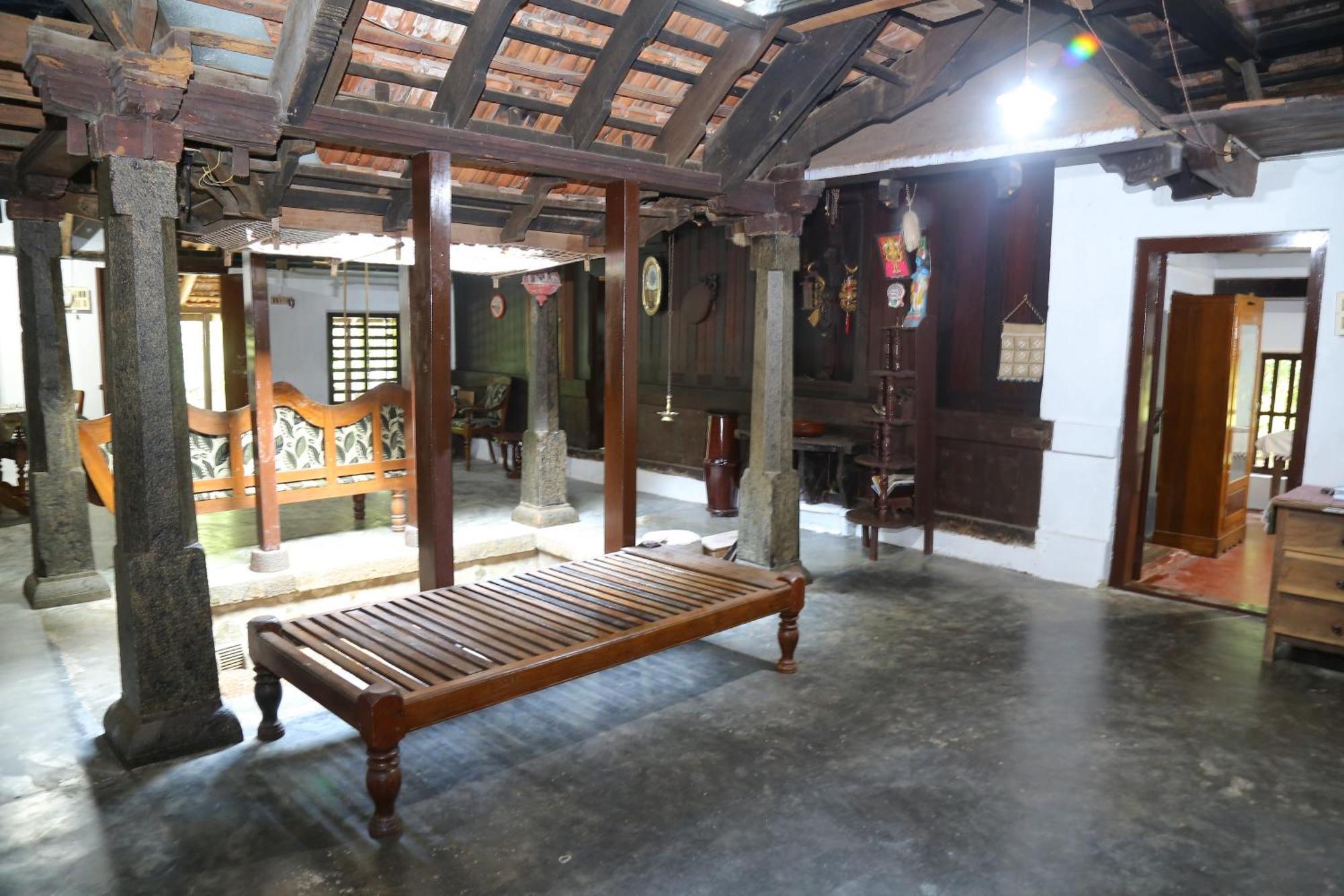 The Mana-Heritage Stay - Chengazhimattam Mana Kottayam Bagian luar foto