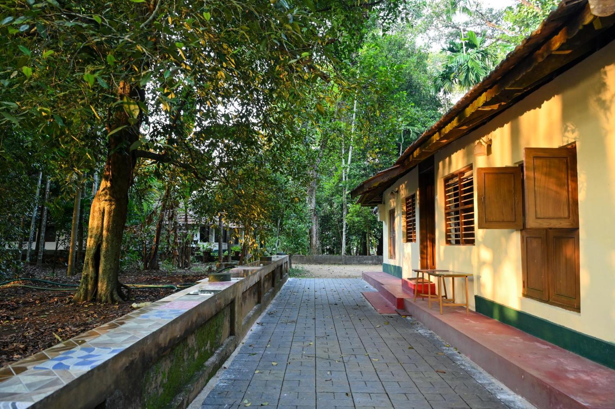 The Mana-Heritage Stay - Chengazhimattam Mana Kottayam Bagian luar foto