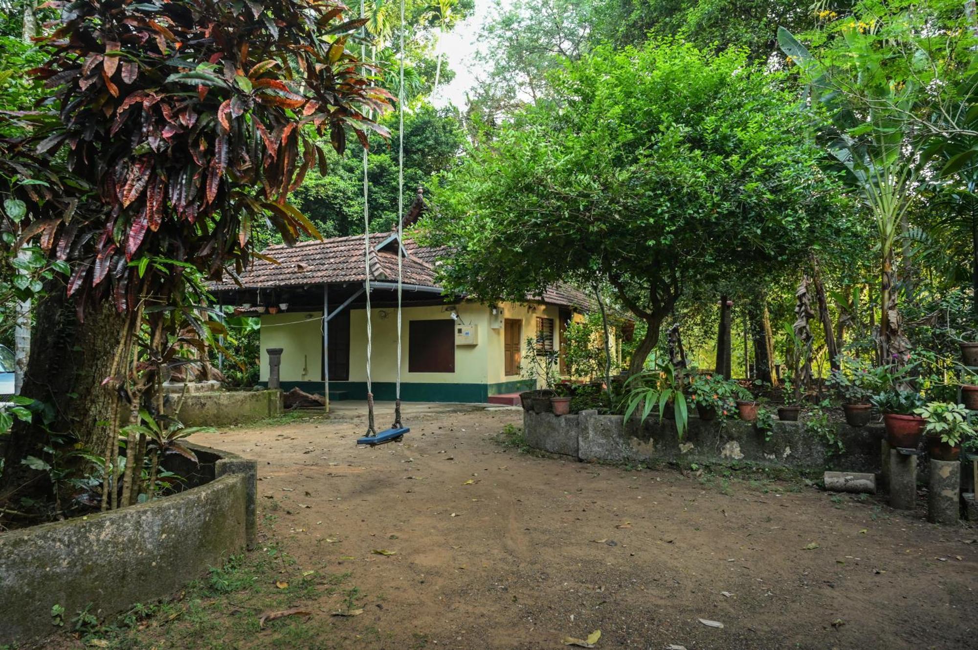 The Mana-Heritage Stay - Chengazhimattam Mana Kottayam Bagian luar foto