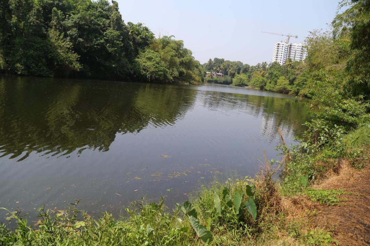 The Mana-Heritage Stay - Chengazhimattam Mana Kottayam Bagian luar foto