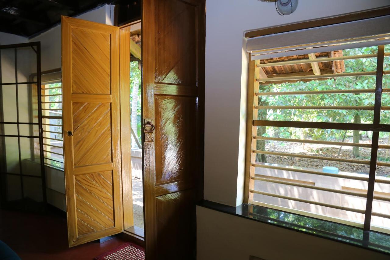 The Mana-Heritage Stay - Chengazhimattam Mana Kottayam Bagian luar foto